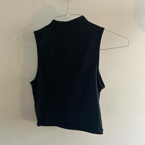 Forever 21 Women's Black Crop-top - Picture 2 of 2